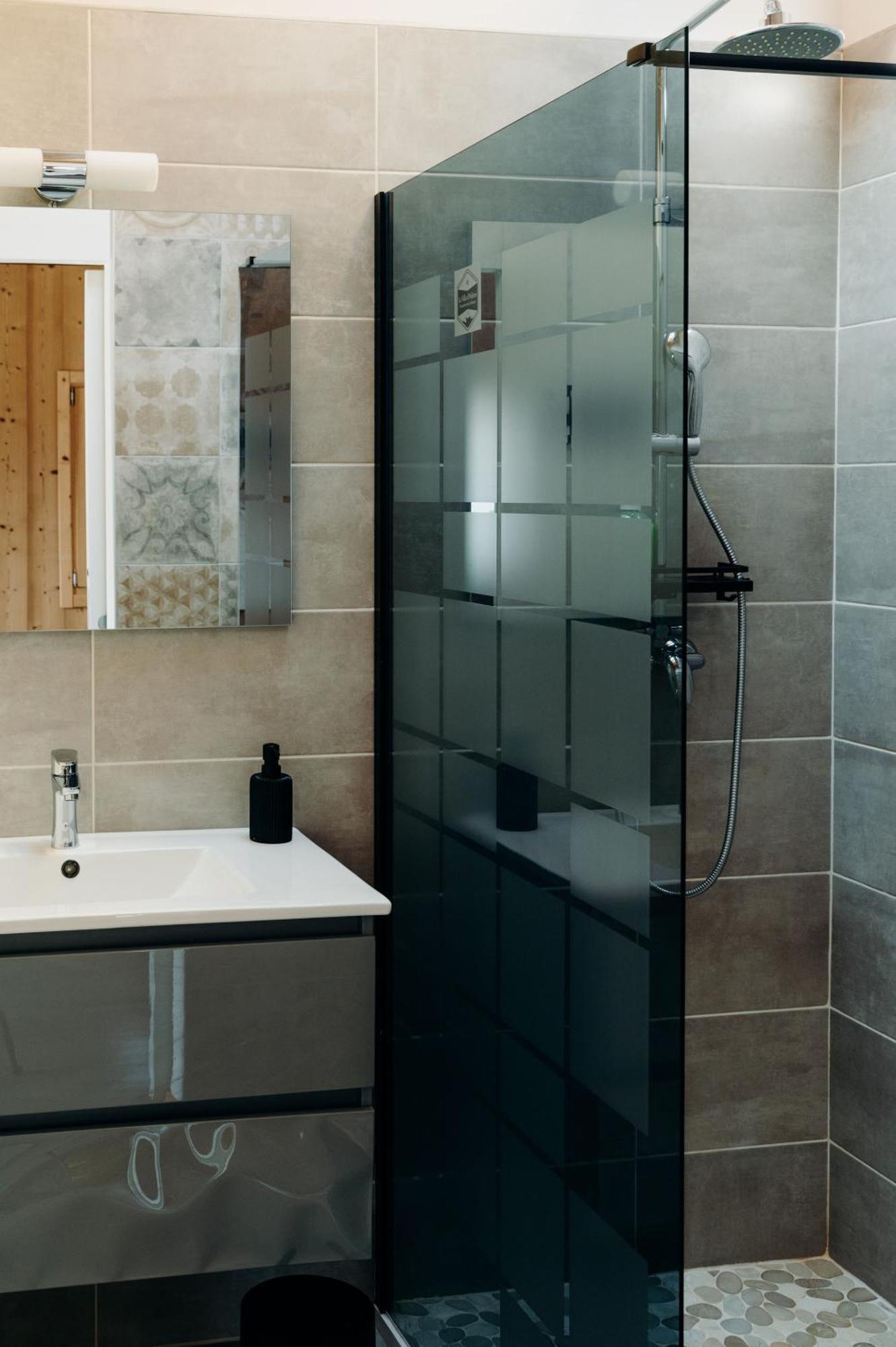 La Villa D'Helene 2 - Chambres D'Hotes Bnb Et Appartements - Клюз Екстериор снимка